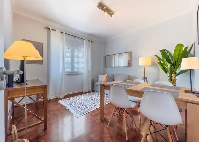 Апартаменты Olaias 2bed Near Metro Лиссабон