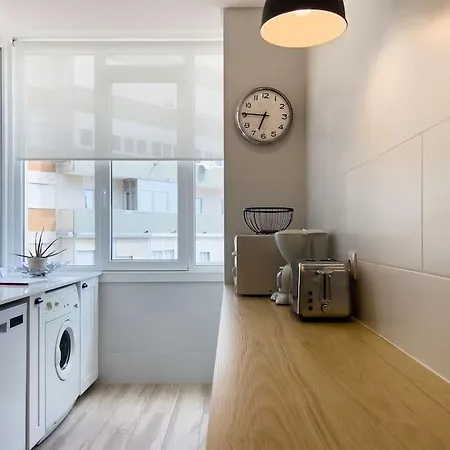 Olaias 2bed Near Metro Apartament